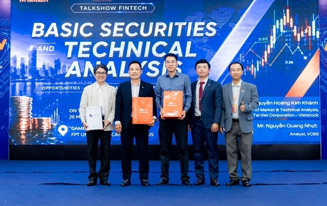Talkshow Fintech: “Chứng khoán và Phân tích kỹ thuật cơ bản” mở ra góc nhìn thực tiễn cho sinh viên Đại học FPT