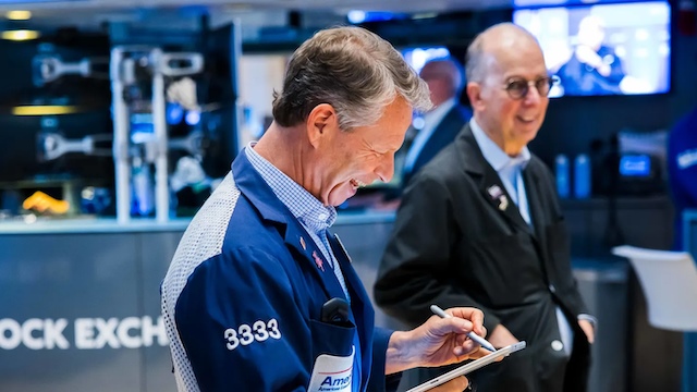 S&P 500 và Nasdaq lại lập kỷ lục mới, cổ phiếu SnowFlake tăng hơn 36%