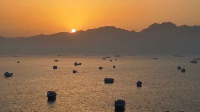 94 ngày tê liệt ở eo biển Hormuz, các hãng tàu vẫn chưa dám quay trở lại