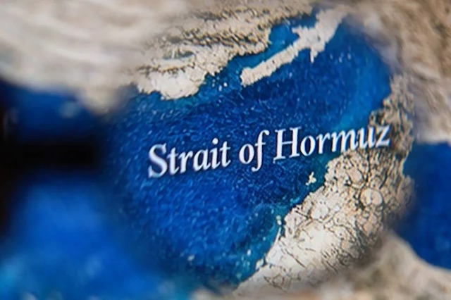 Iran đóng cửa eo biển Hormuz 