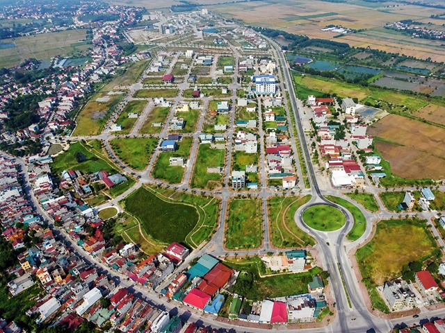 Đất lúa nằm giữa khu dân cư có được chuyển sang đất ở?