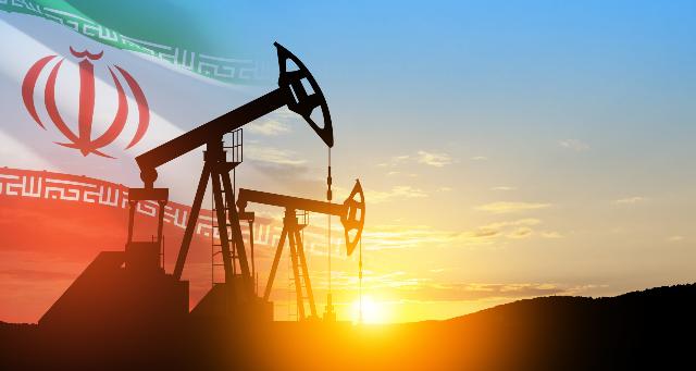 Mỹ nới lỏng trừng phạt dầu mỏ Iran trong 60 ngày