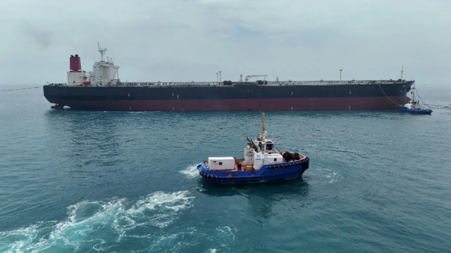 Giá dầu đi ngang khi Mỹ tái áp đặt phong tỏa đường biển với Iran