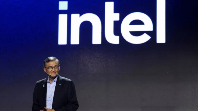 Intel tăng trưởng doanh thu nhanh nhất gần 15 năm, cổ phiếu đã tăng 170% từ đầu năm