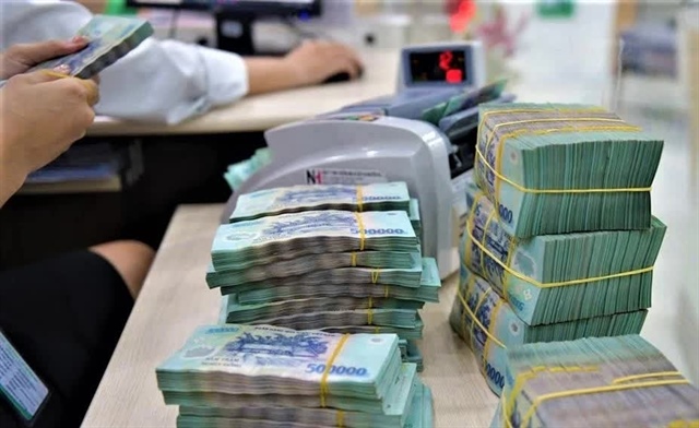 Tiền gửi cư dân vào ngân hàng lập kỷ lục hơn 10.8 triệu tỷ