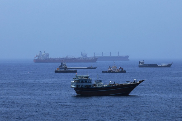 Không chỉ Hormuz, các "điểm nghẽn" hàng hải toàn cầu cũng đối mặt rủi ro mới