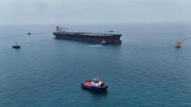 Giá dầu tăng sau khi Iran tuyên bố tấn công hai tàu chở dầu tại eo biển Hormuz