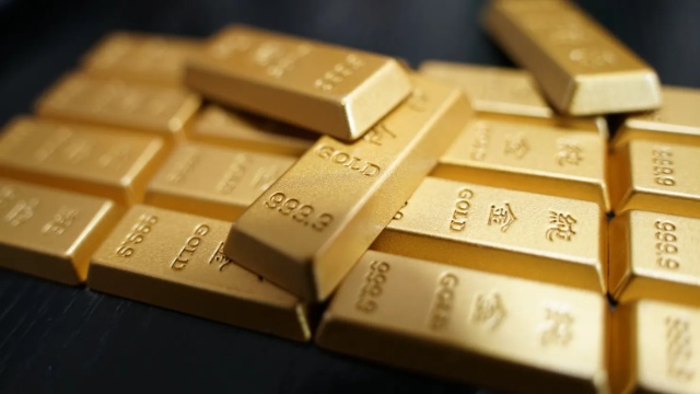 Giá vàng thế giới tăng 4%, vượt 4.300 USD