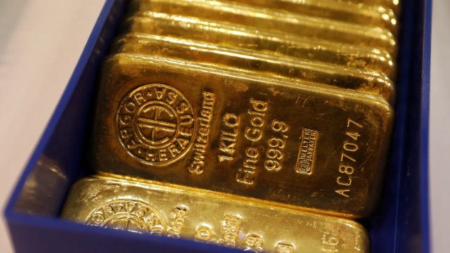Giá vàng thế giới tăng do USD suy yếu