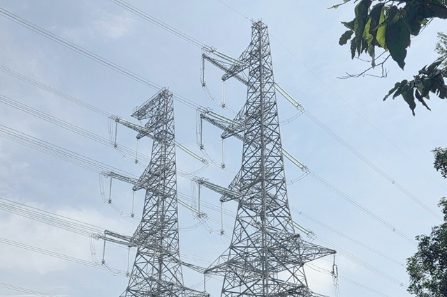 Đóng điện hai mạch đường dây 220kV Chơn Thành - Bến Cát