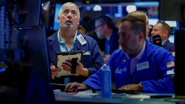 Dow Jones quay đầu tăng hơn 500 điểm 