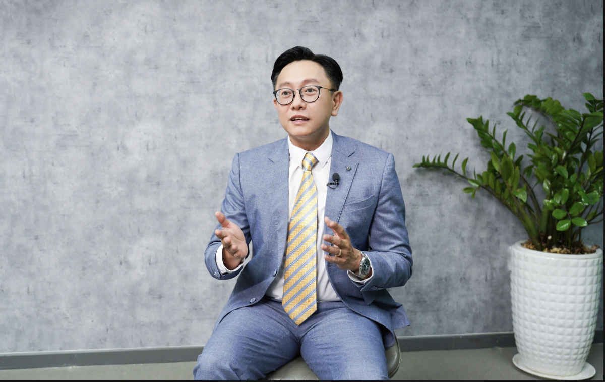 Ông Huỳnh Tuần Khánh trong chương trình Phố Tài chính
