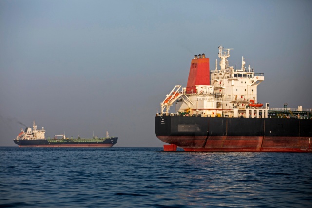 Giá dầu Brent vượt 95 USD/thùng