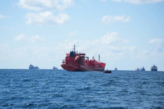 Dòng chảy dầu thô qua eo biển Hormuz trở lại mức trước chiến tranh