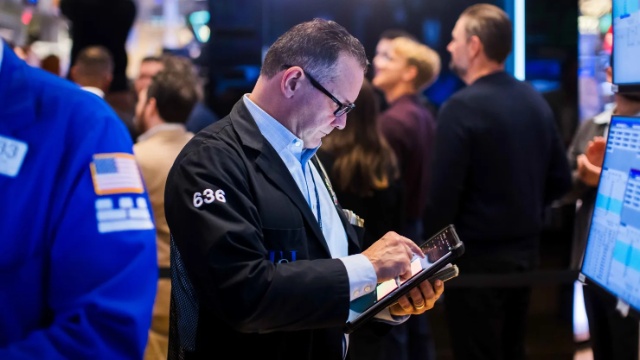 Dow Jones giảm gần 450 điểm, khép lại tháng 9 trong sắc đỏ