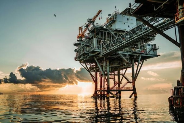 Giá dầu Brent tăng hơn 4% 