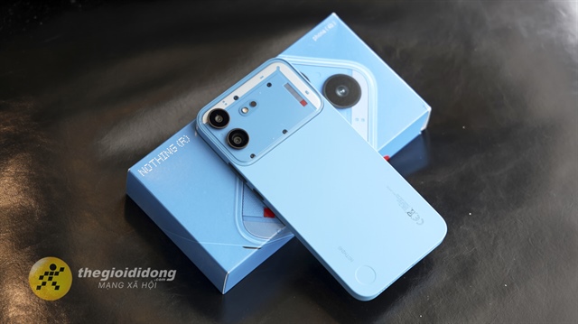 Đánh giá Nothing Phone 4b: Thiết kế phát sáng liệu có nhàm chán sau thời gian dài?