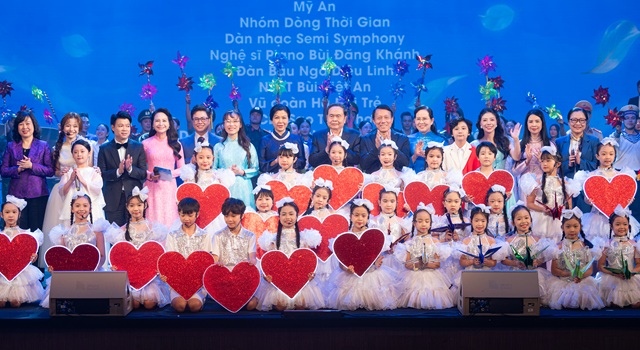 Doanh nhân Nguyễn Thị Phương Thảo dự chương trình "Kết nối yêu thương" của Hội Liên hiệp Phụ nữ Việt Nam