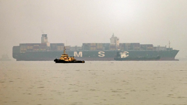 Giá dầu WTI tiến sát 98 USD/thùng khi Iran gia tăng tấn công tại eo biển Hormuz