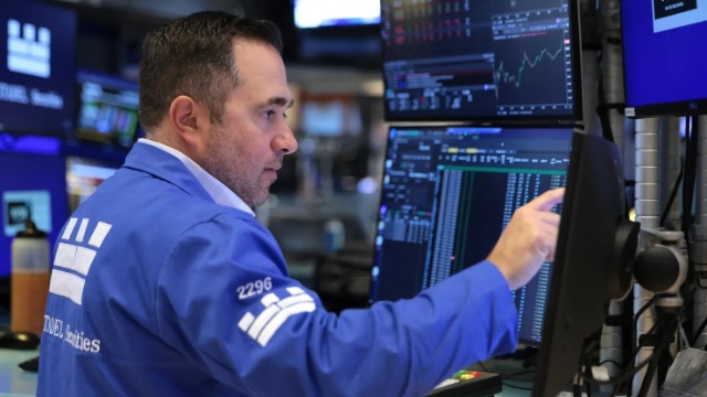 Bán tháo lan rộng, Dow Jones mất hơn 650 điểm 