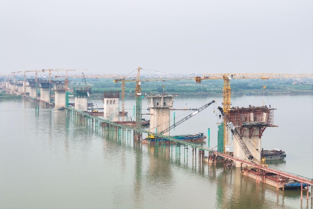 CC1 cùng các nhà thầu thi công cầu Hồng Hà